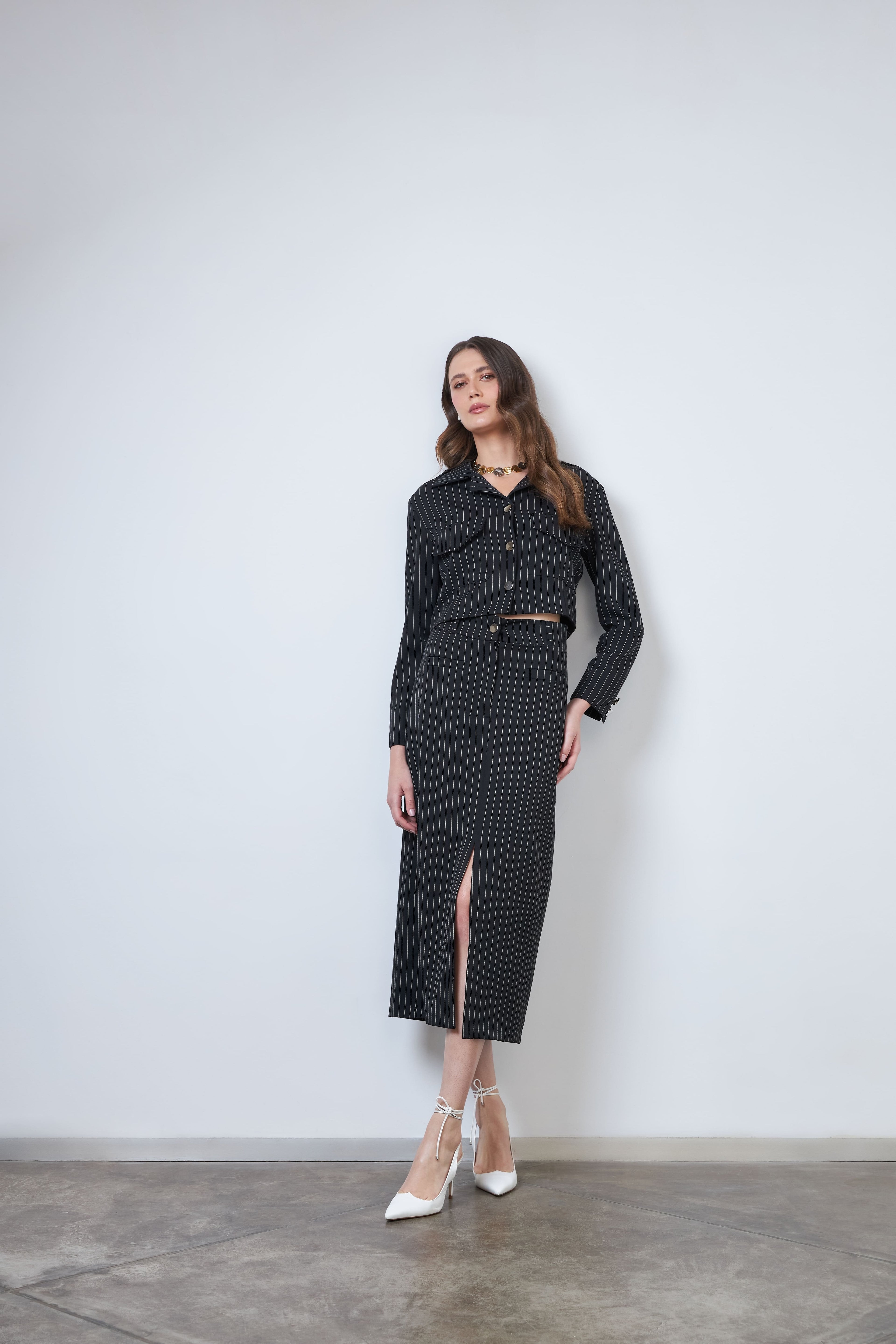 Casaco cropped risca de giz